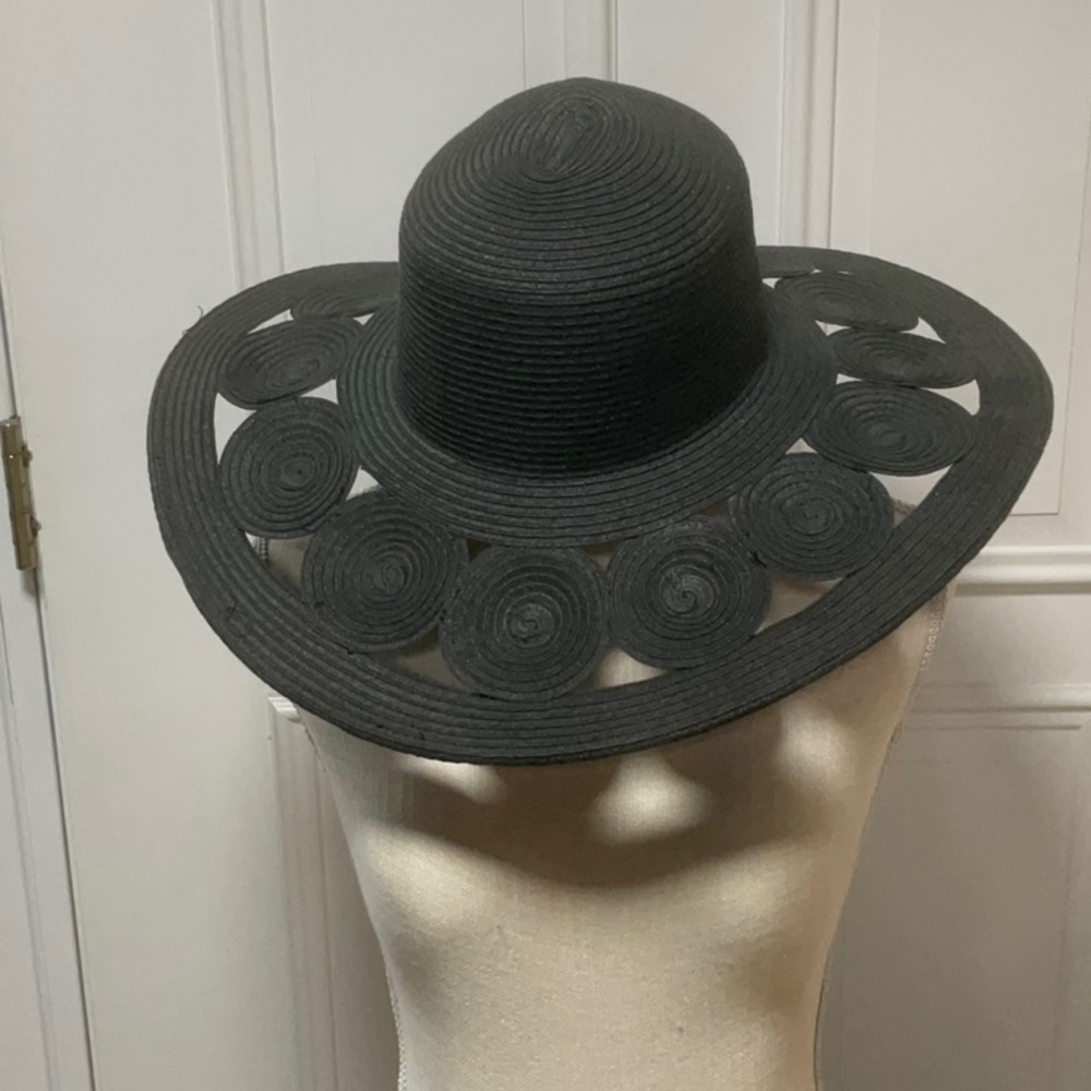 Black wide brimmed hat.